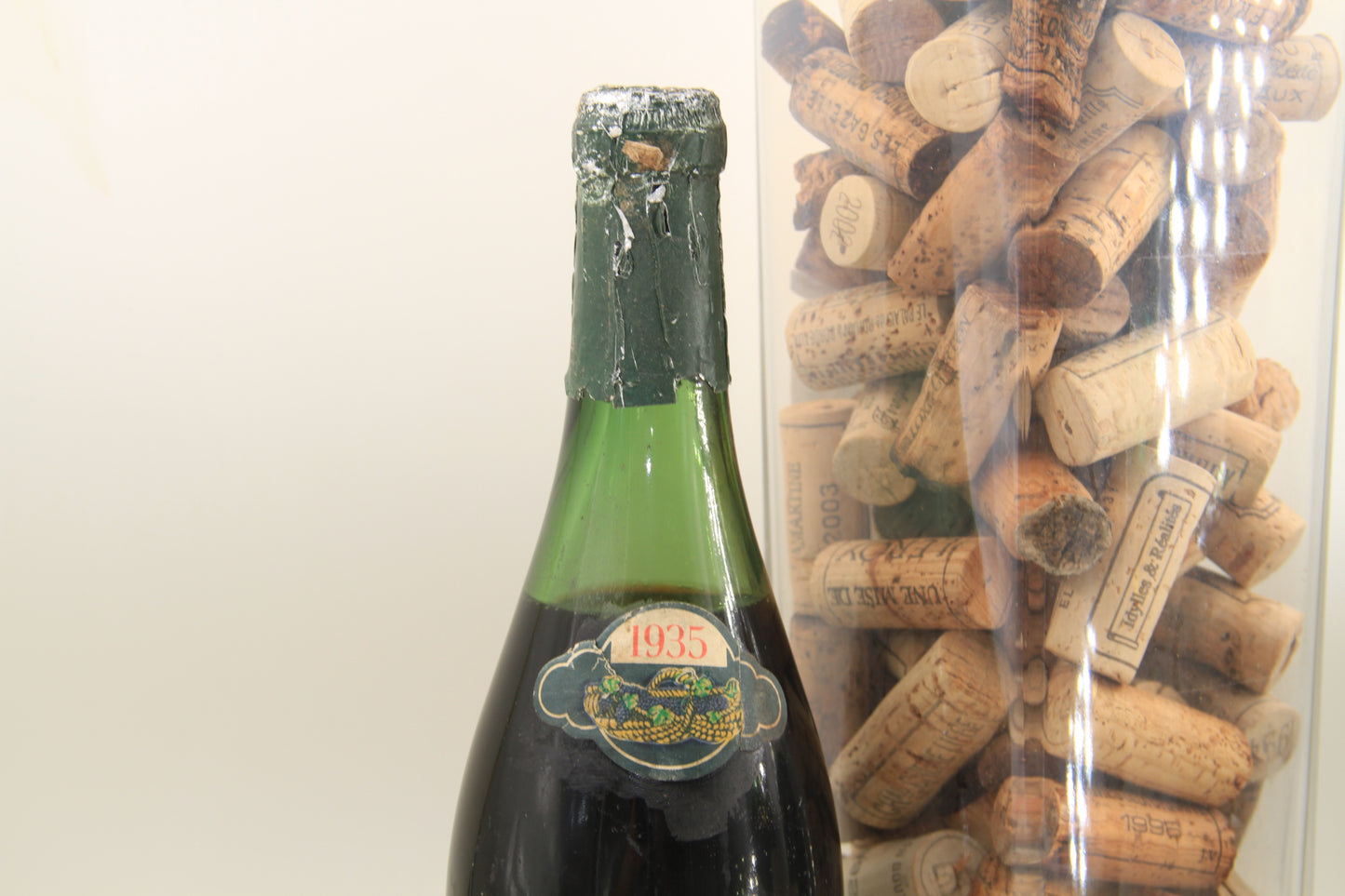 Chambertin Grand Cru ** 1935 ** Georges Guiffray - Eric-Dixvins