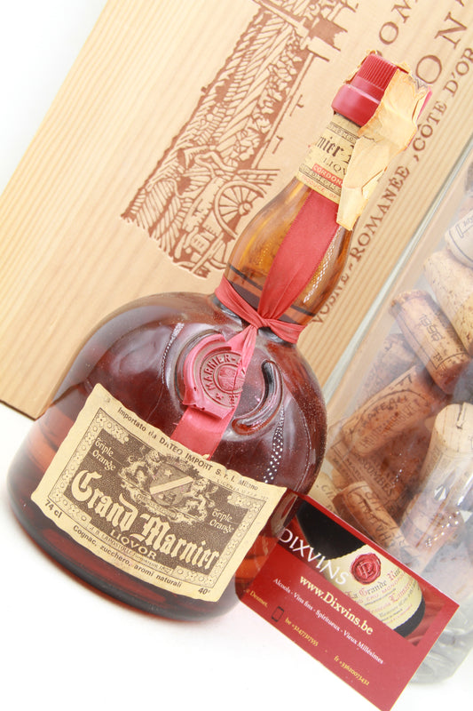 Grand Marnier Liqueur  Cordon Rouge  Lapostolle      vielle bouteille des 80 ties