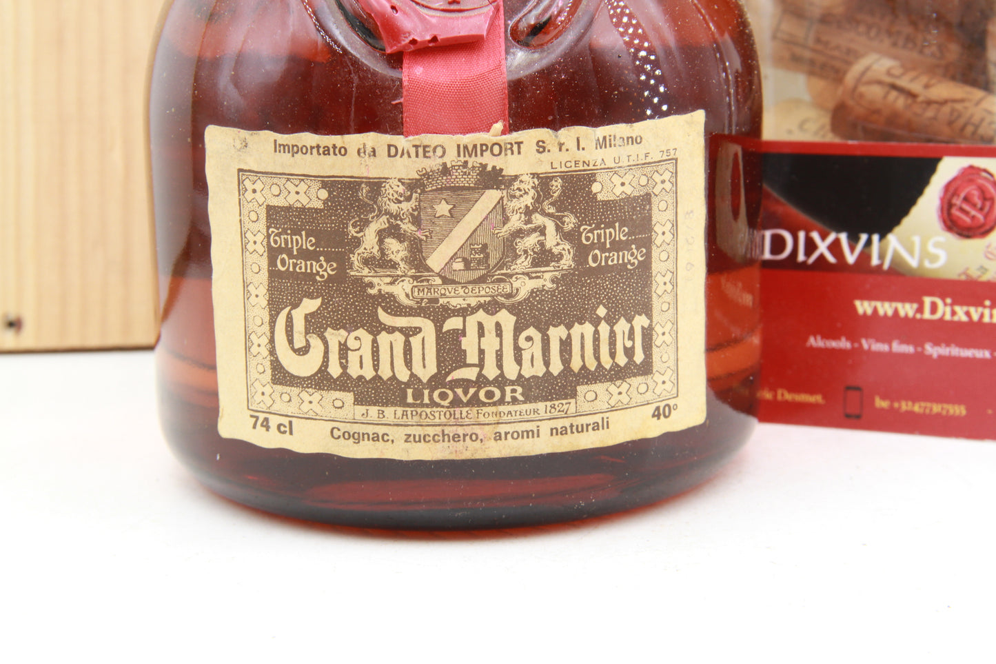 Grand Marnier Liqueur  Cordon Rouge  Lapostolle      vielle bouteille des 80 ties
