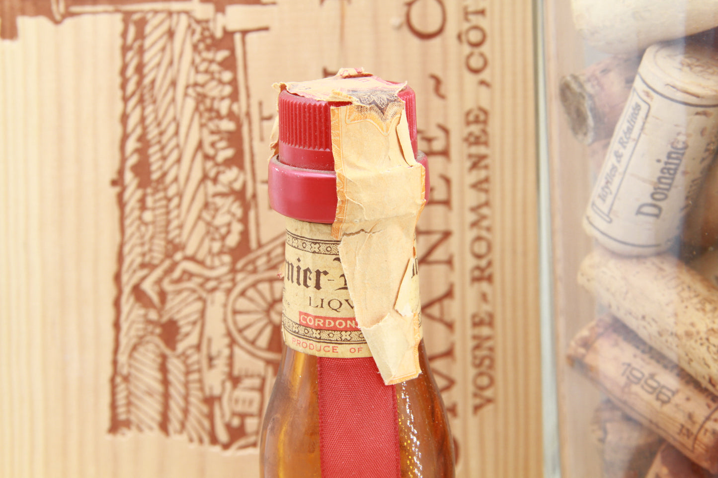 Grand Marnier Liqueur  Cordon Rouge  Lapostolle      vielle bouteille des 80 ties