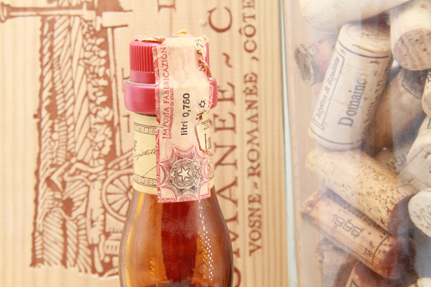 Grand Marnier Liqueur  Cordon Rouge  Lapostolle      vielle bouteille des 80 ties