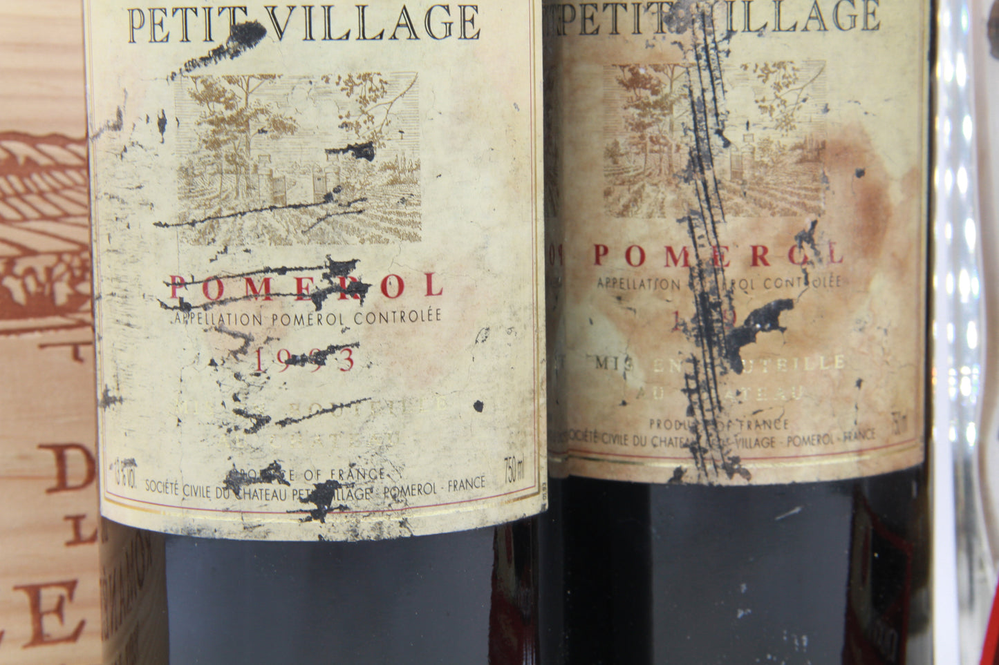 Chateaau Petit Village   pomerol.    1993 lot 2 bouteilles