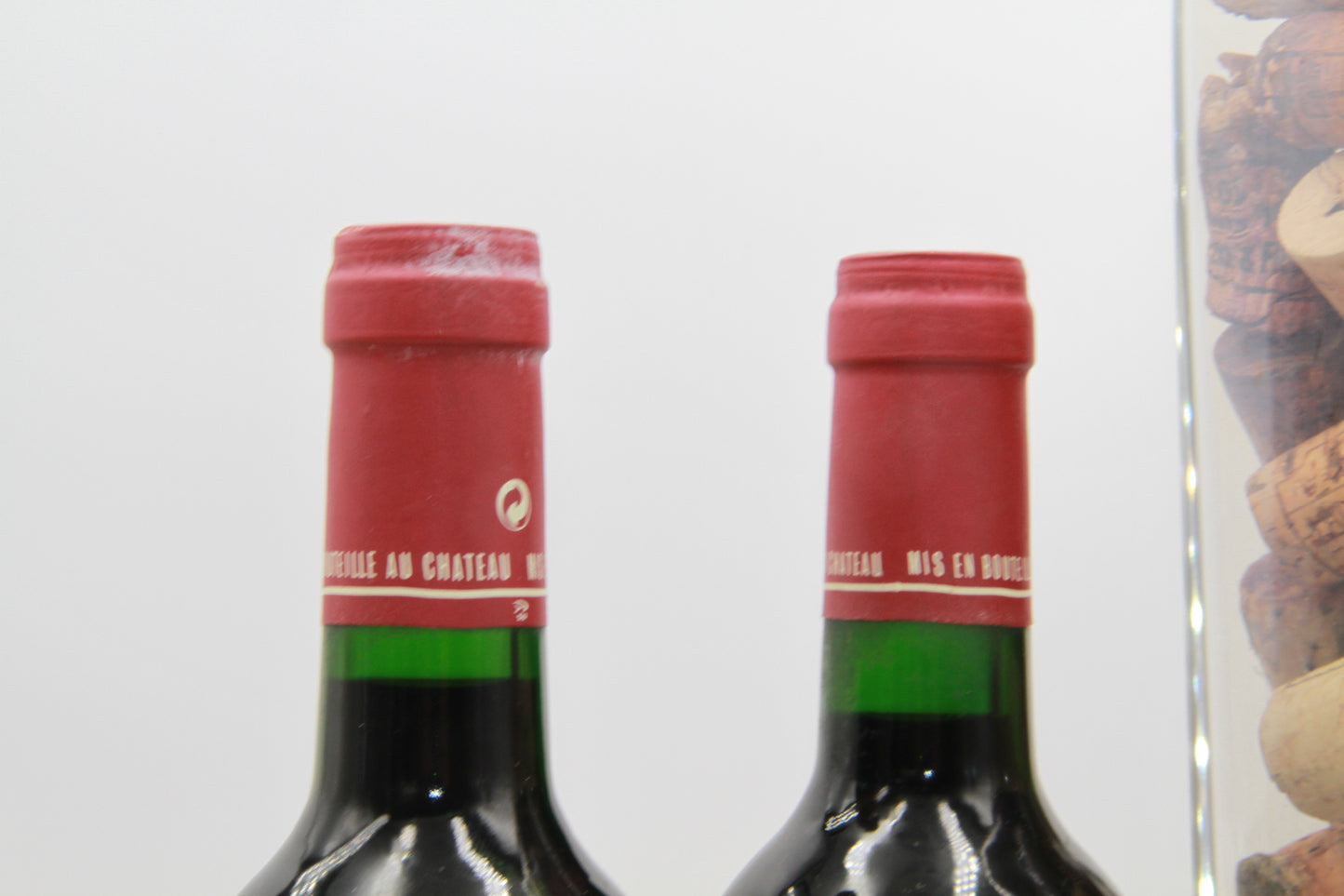 Chateaau Petit Village   pomerol.    1993 lot 2 bouteilles