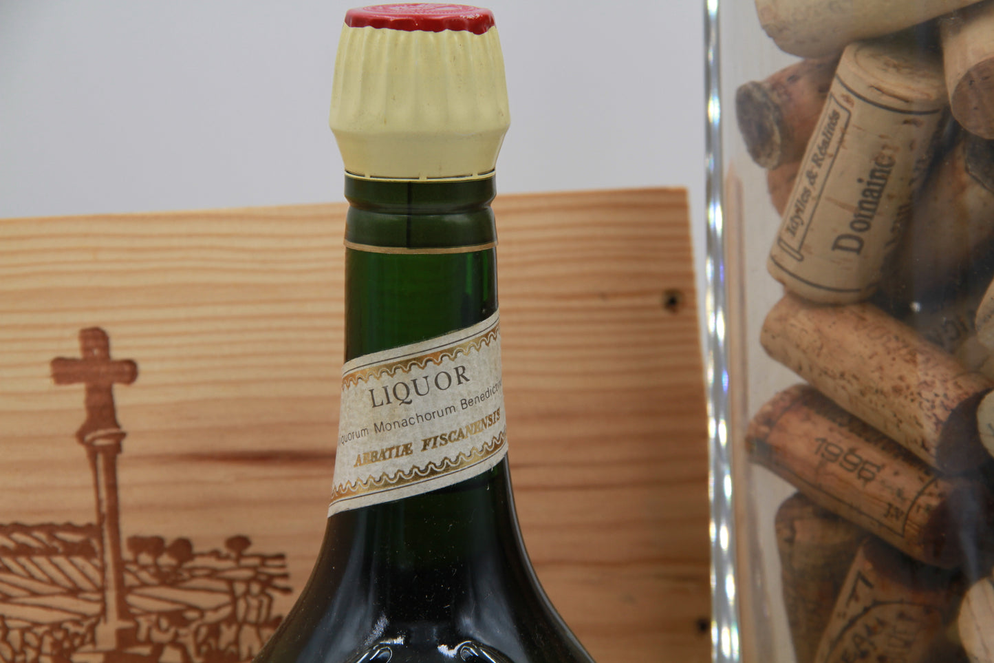 Bénédictine.    ancienne bouteille