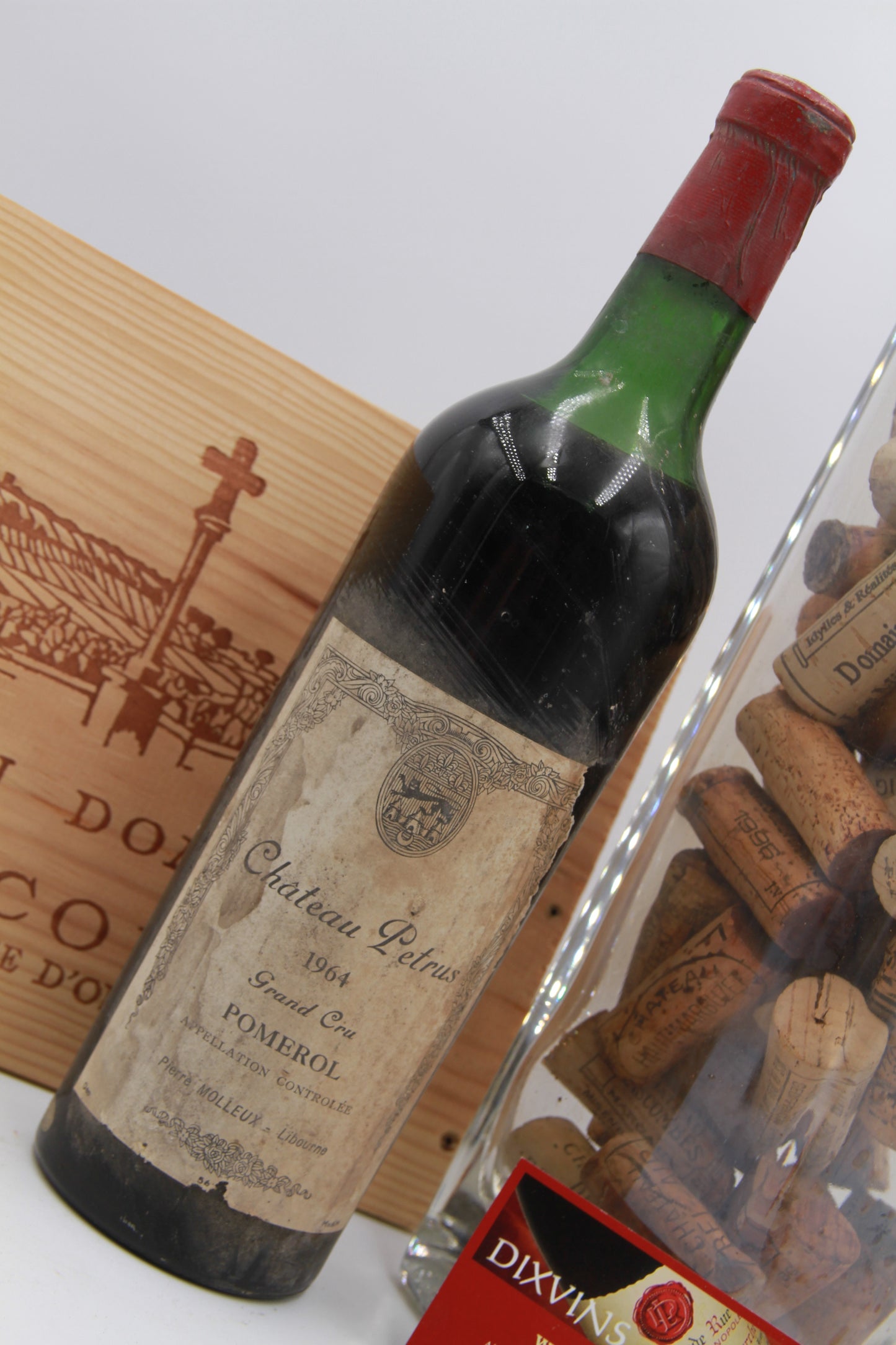 Château Pétrus    Grand Cru Pomerol  Millésime de Légende. 1964