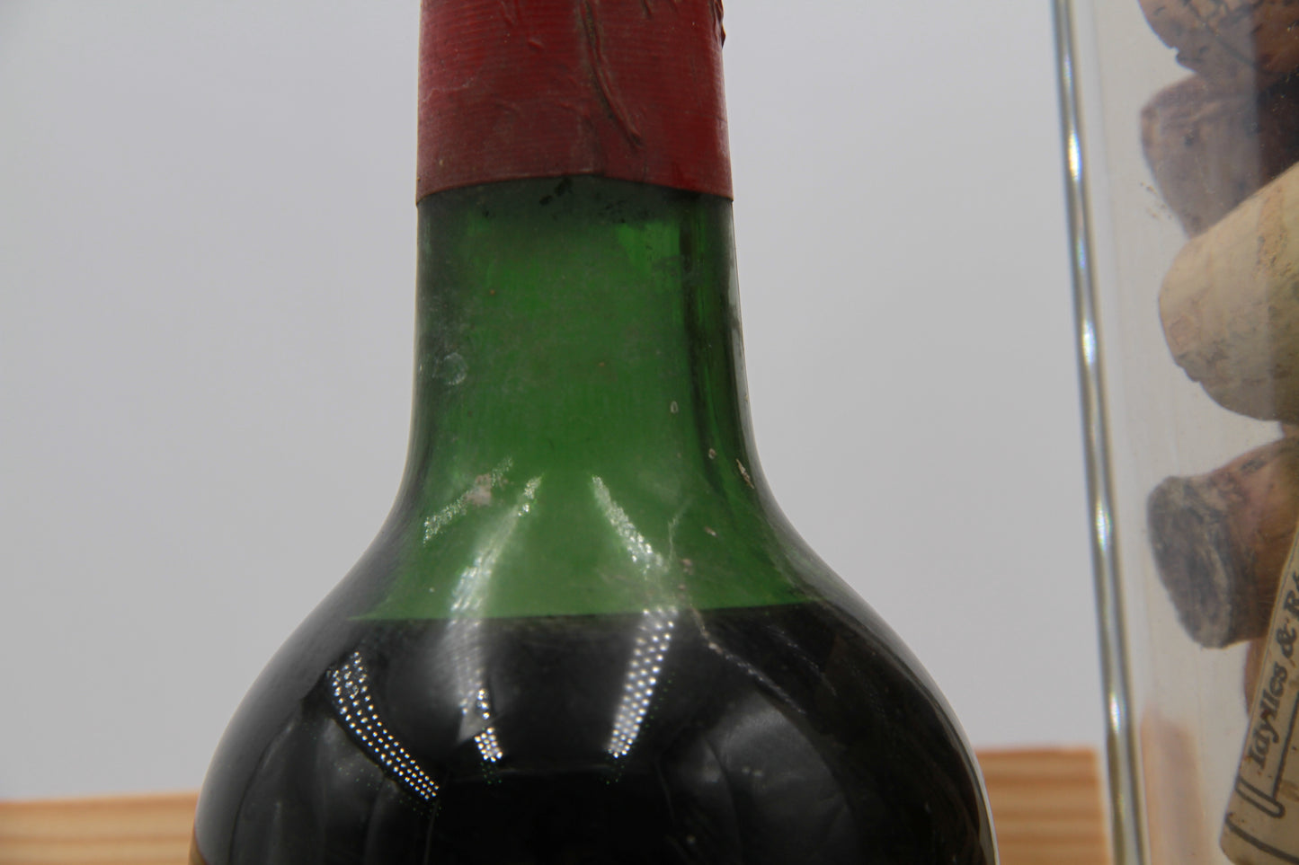 Château Pétrus    Grand Cru Pomerol  Millésime de Légende. 1964