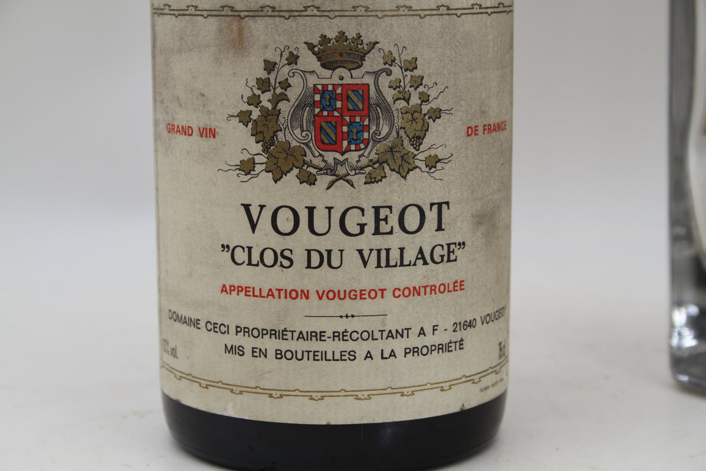 - Vougeot  "Clos du Village"  ** 1985 ** Domaine Ceci - Eric-Dixvins